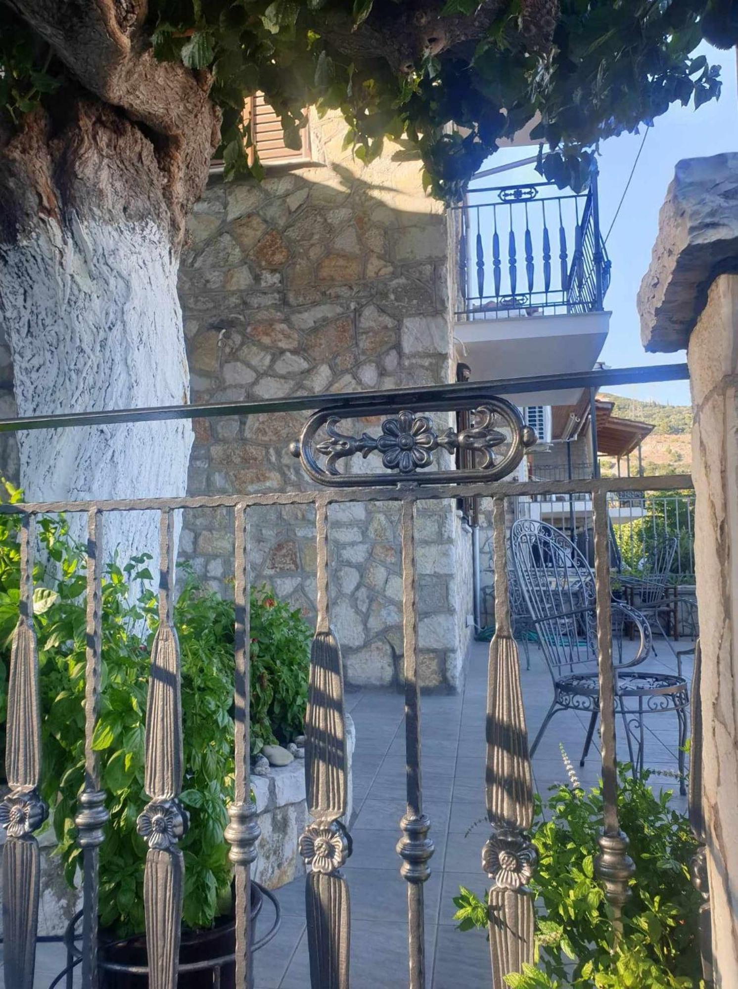 View By The Castle Nafpaktos Villa Luaran gambar